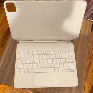 APPLE MAGIC KEYBOARD